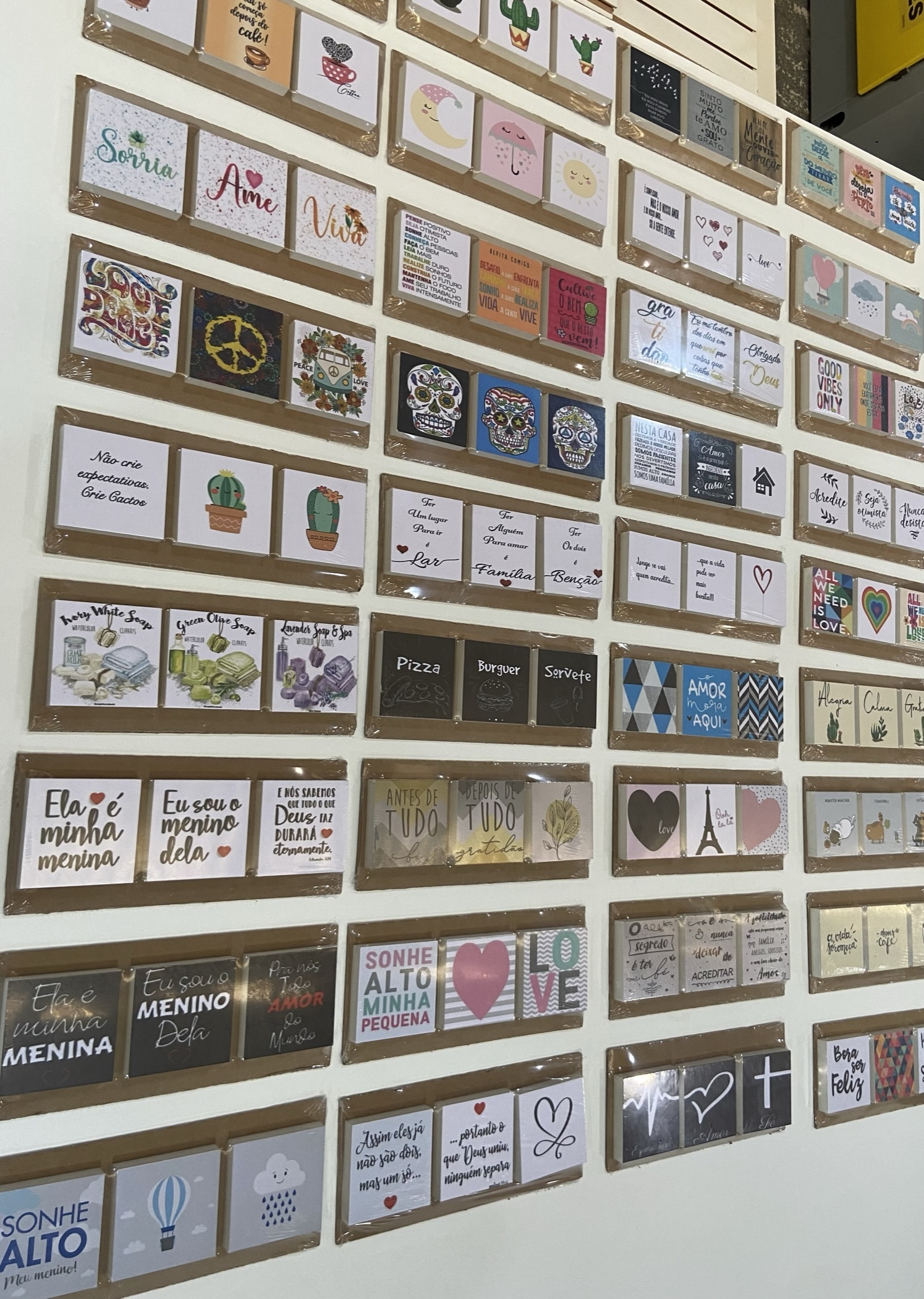 Parede com modelos diversos